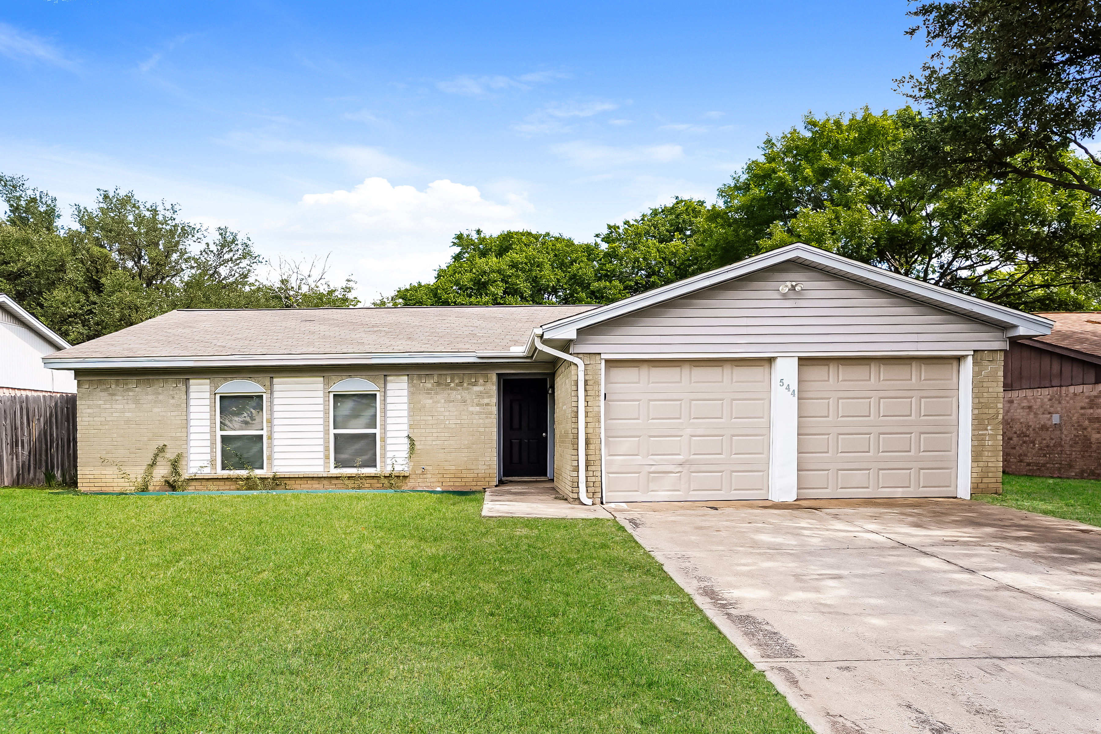 544 Fox Dr Saginaw, TX 76179